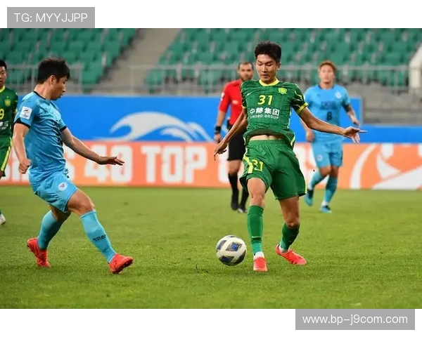 生活节俭却足球辉煌，这些足球巨星如何用实际行动诠释朴素与成功