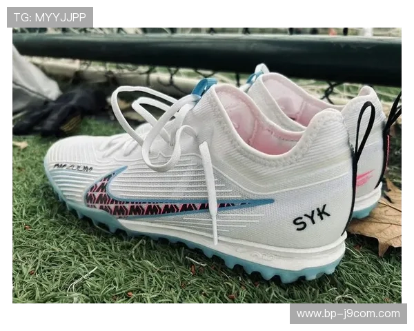 围绕刺客17足球鞋上市时间的深度解析与前沿预测趋势洞察全景解读